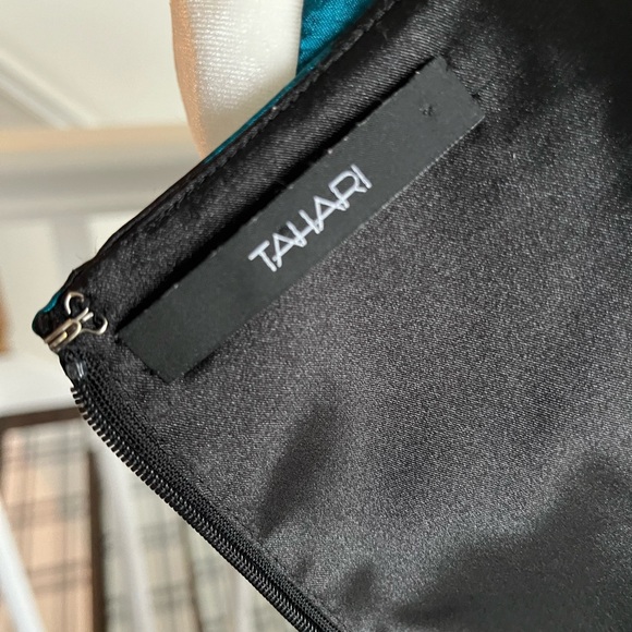 Abstract Tahari Dress - Picture 6 of 8